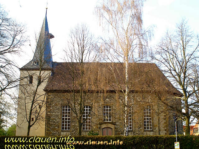 Die Kirche vom Gebude der Grundschule aus betrachtet  (aufgenommen am 06.04.2008)